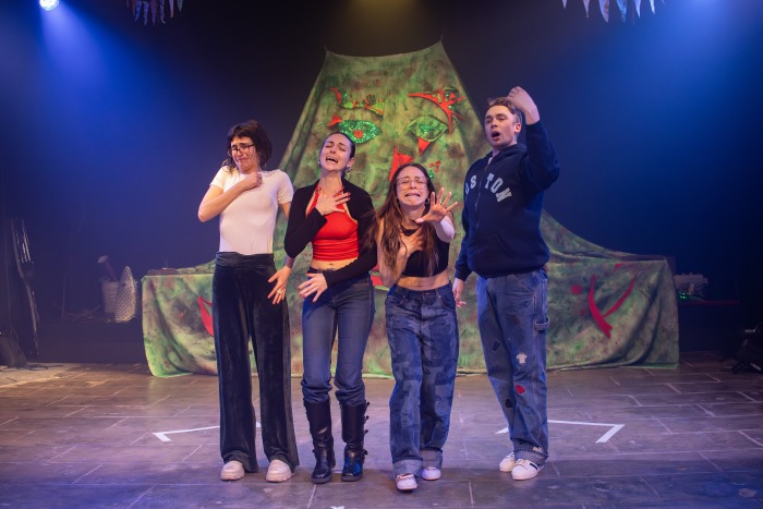 AL MAIG CADA DIA UN...