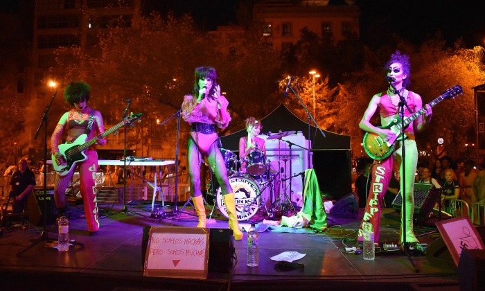 ¡Agárrate, que vienen curvas (y pelucas)  ¿Quienes son  las Ruïnosas y las Strippers de Rahola?